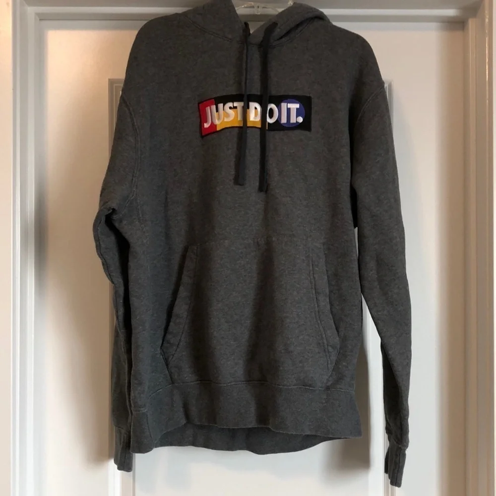 Nike Mens Hoodie Sz M Hoodie Sportswear Long Sleeve Pockets Standard Fit Grey